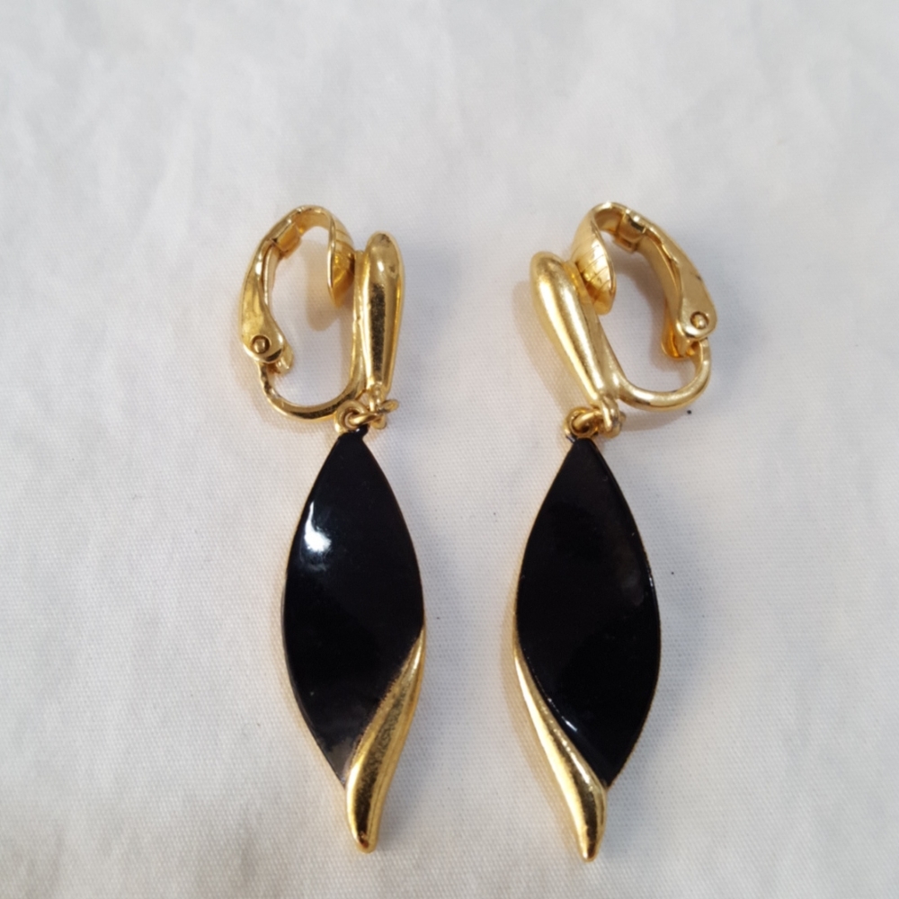 Vintage Earrings Clip On Black